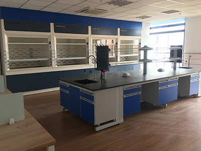 邊實(shí)驗(yàn)臺該如何布局